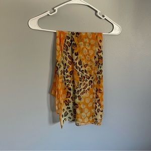 EUC Womens scarf